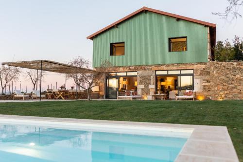 Queimada House | Quinta do Olival Loft Farmhouse in Douro Valley
