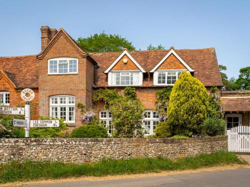 Great Missenden House | Quintessential Chilterns Cottage Pass the Keys