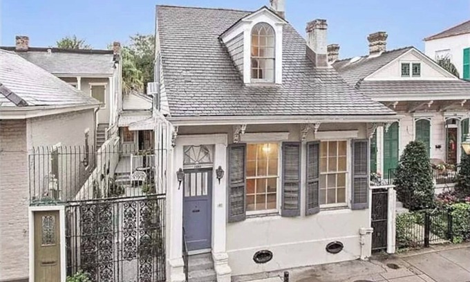 French Quarter Apartment | Quintessential French Quarter Cottage with Lush Courtyard