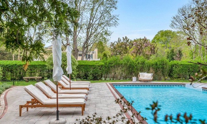 Southampton House | Quintessential Hamptons home with 6 bedrooms (all ensuite bathrooms), open.