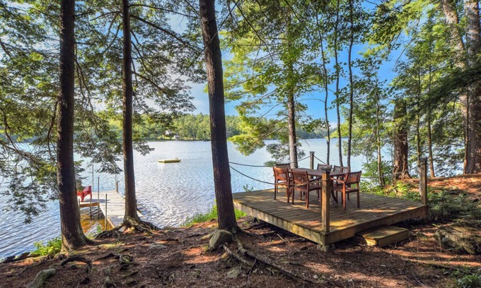 Weeks Mills Cabin | Quintessential Maine cabin w/private waterfront