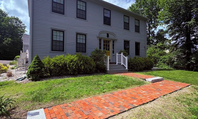 Freeport Condo | Quintessential Maine- n3 Bedrooms, all En Suite- Yellow Door Guesthouse