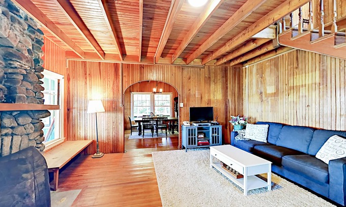 Friendship House | Quintessential Maine Green Gables Oceanfront Cottage w/Secluded Beach