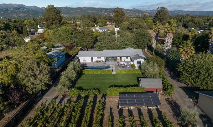 Sonoma House | Quintessential wine country home. Pool, views, close to downtown, pets welcome