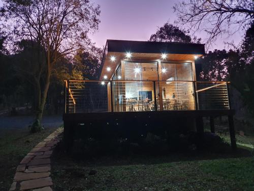 Lages Other | Quiosque de frente para um lago