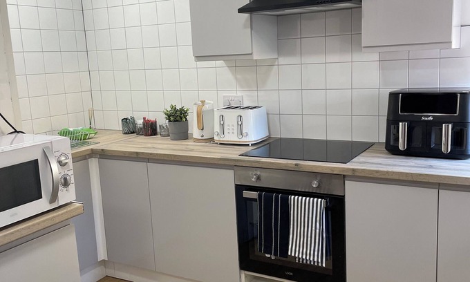 Hanham Apartment | Quirky 9 Bedroom Apartment on 1st floor