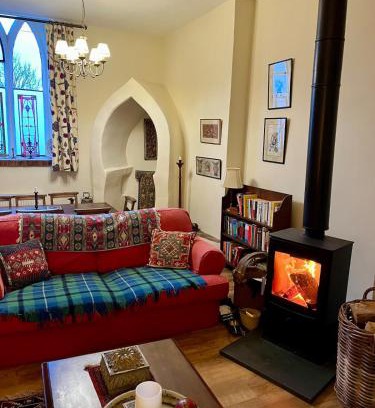 Broadwoodkelly House | Quirky, comfortable, converted Chapel