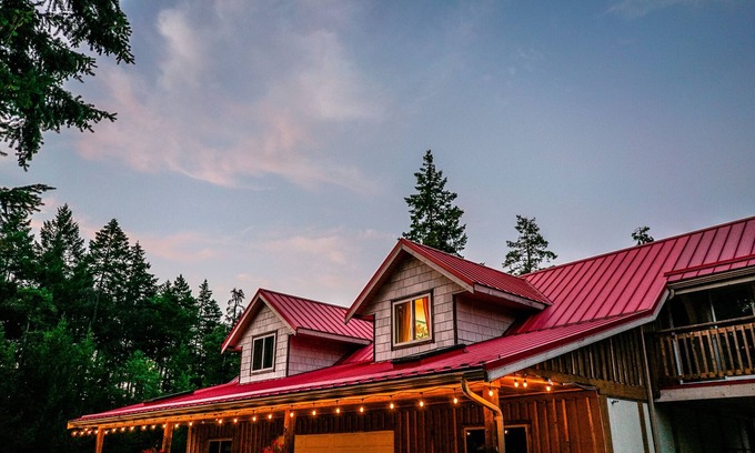 Regional District of Nanaimo Other | Quirky Farm Stay - 2 Bedrooms - Hot tub