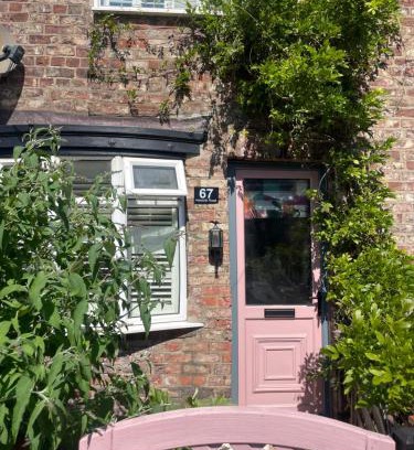 Heworth House | Quirky little end of terrace