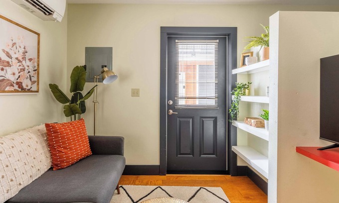 Belmont House | Quirky Micro Apt - Foodies, Artists, Coffee