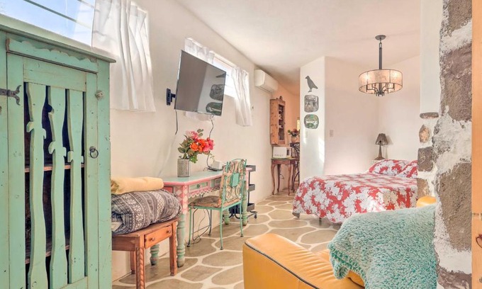 Santa Cruz Apartment | Quirky Santa Cruz Studio with Shared Courtyard!