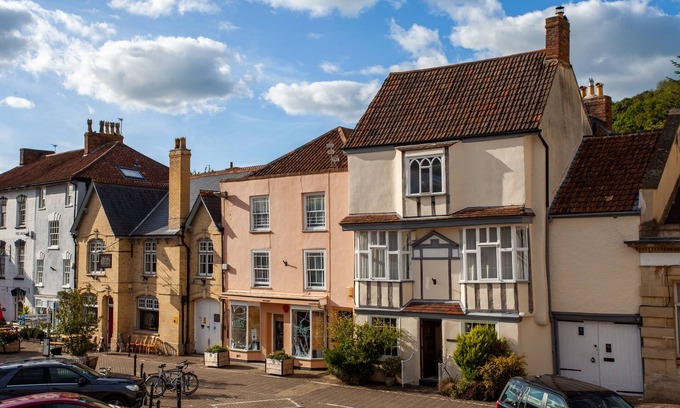 Axbridge House | Quirky, Spacious Old Angel House, Nr Cheddar/Bristol/Bath
