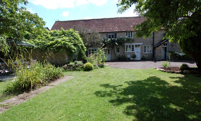 Hatch Beauchamp Cottage | QUIST COTTAGE, pet friendly, country holiday cottage in Ilminster