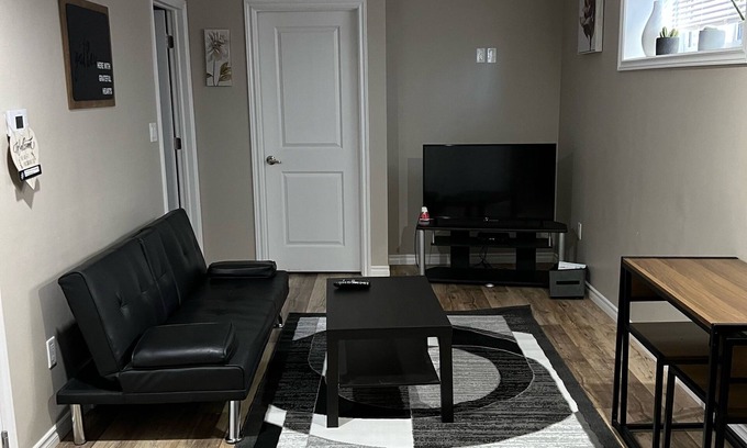 Saskatoon Apartment | Quite and Cozy 1 Bedroom Suite@Rosewood, Saskatoon. Parks and eating close by