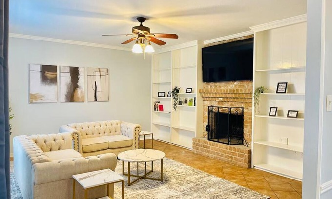 Barker House | Quite & Peaceful Home in Houston off interstate I-10 and HWY 6, mins from Top Golf
