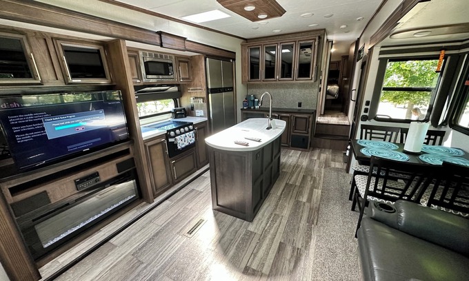 Elmore County House | Quite Vineyard Getaway!