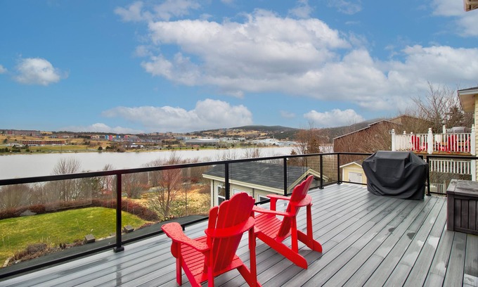 Quidi Vidi House | QV Lake House | 5Bd | Gym | Bar | Theatre