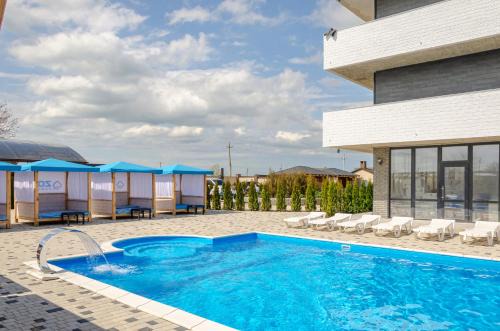 Molodizhne Hotel | QZone Family club Санжейка