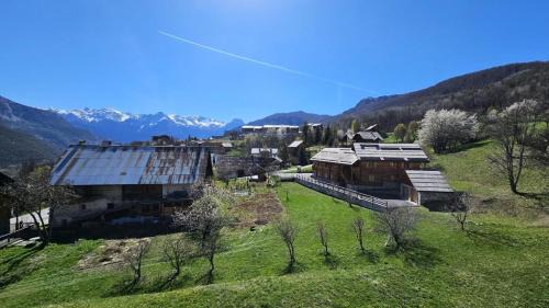 Puy-Saint-Vincent Apartment | Résidence Les Queyrettes - Agréable Appartement Traversant 6 Personnes avec Balcon MAE-4354