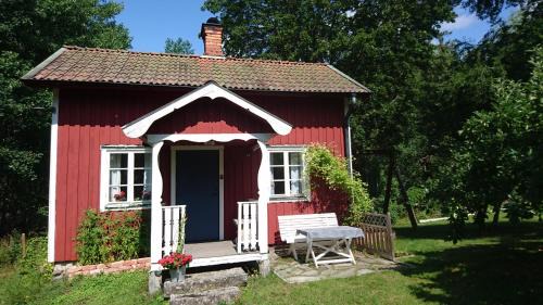 Sala Bed & Breakfast | RÖDA STUGAN PÅ SLINKEN
