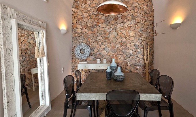 Santorini Villa | R 1228 Vander’s Superior Villa with Private Pool With Break Fast, TV Games & Sea view