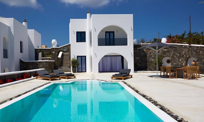 Exo Gialos Villa | R 1475 Petra with Bottle of Wine upon Arrival, Garden View & Veranda.