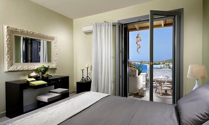 Maragas Villa | R 668 Luxurious Villa with Private Pool Sea Views Incl Breakfast