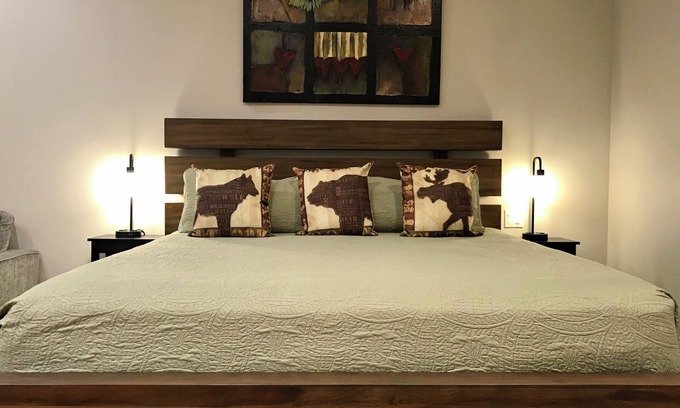 Grand Lake Apartment | R and R Hideaway, A Cozy Lakeside Suite
