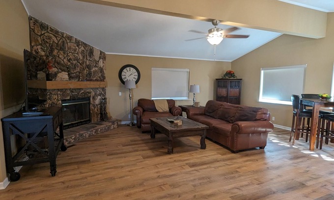 Fort Mohave House | R&R Retreat is the perfect desert stay! Central location with lots of room!