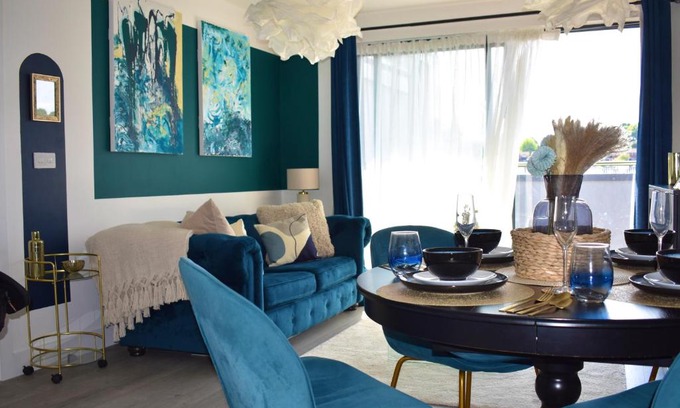 Hemel Hempstead Apartment | R V Properties Luxury Suites 21 & 23