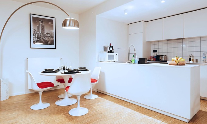 Saint-Josse-ten-Noode Apartment | R213 - Urban Skyline Escape w/Lovely Terrace