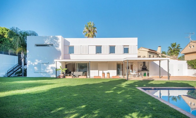 Comarruga Villa | R6 Modern Villa 300m from the Comaruga beach