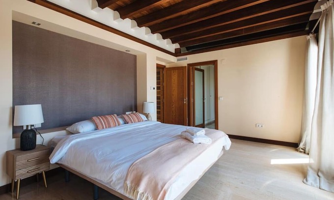 San Vicente House | Rabadan Brand New Amazing House with Terrace Parking