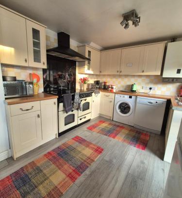 Bicester House | Rabbit Haven- Near Bicester Village & Town - ShireStays