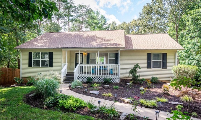 Weaverville House | Rabbit Ridge Retreat by Carolina Mornings | Gas Grill,Game Table🎲+Biltmore Pass