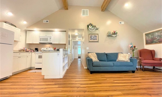 Fort Wayne House | Rabus - GIANT Yard & Parking, Nature, Shopping