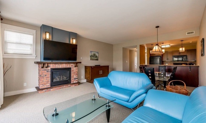 The Blue Mountains Condo | Raccoon Ridge - Walk to the Village & Hot Tub Fun!