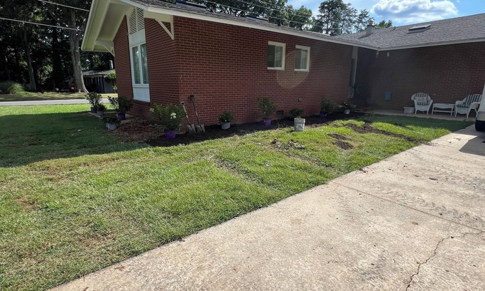 Mooresville House | Race City Pit Stop a charming MCM 4-bdrm house with WiFi and AC in Mooresville