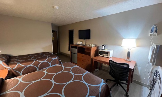 Villa Heights Hotel | Raceway inn