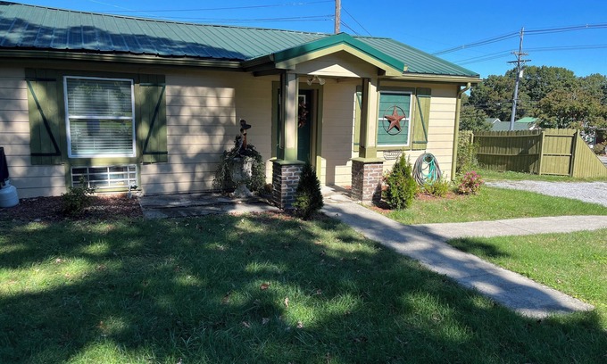 Walden Cottage | Rachel's Place is a place of quiet rest yet close to all the attractions.