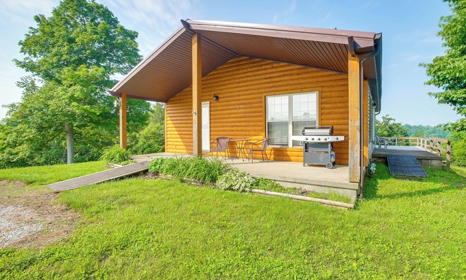 West Columbia Cabin | Racine Vacation Rental 25 Mi to Athens!
