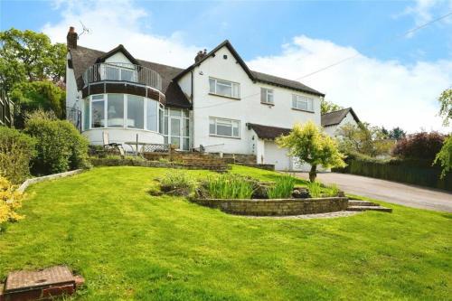 Mangotsfield House | Racing Accommodation on course