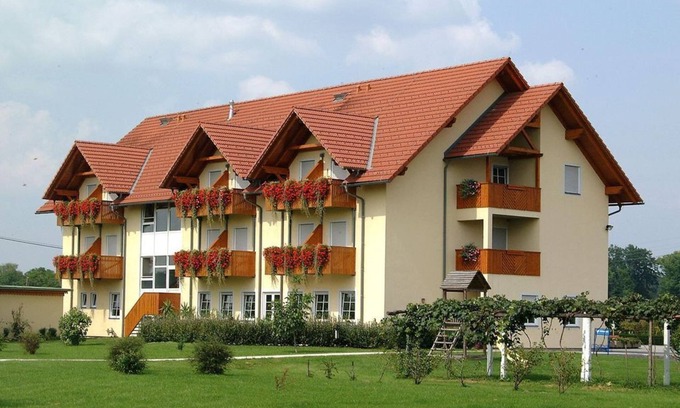 Halbenrain House | Radhotel Schischek - Doppelzimmer mit Dusche, WC