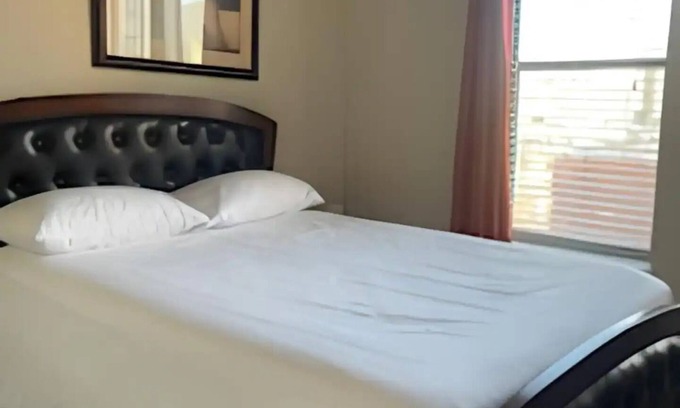 Downtown Memphis Apartment | Radiant and Cozy