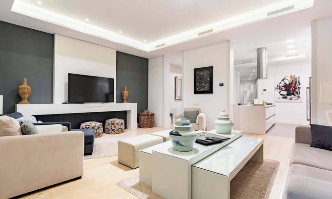 Recoletos Apartment | Radiant apartment in the heart of Madrid.