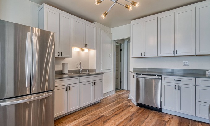 Bay View House | Radiant comfy retreat 3.7 mi to downtown, MKE!