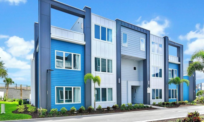 Reunion House | Radiant Condo near Disney and Resort & Waterpark Access - B48-121