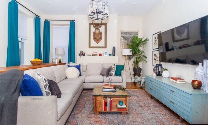 Highland Park House | Radiant Luxury Getaway | Near South End