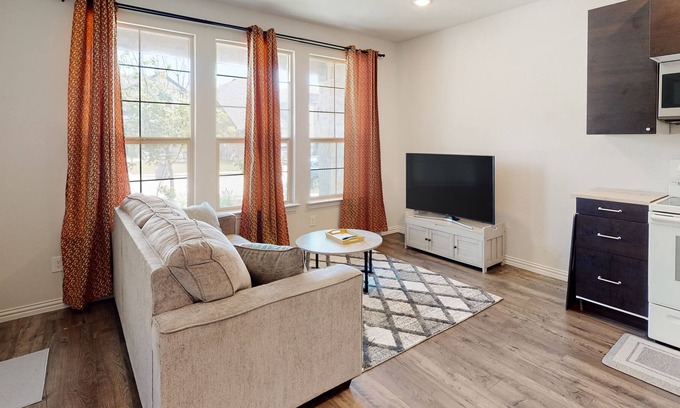 Weston Apartment | Radiant Rendevous Studio | Dog-friendly stay in Frisco with updated interior