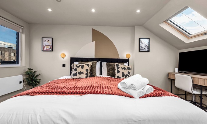 Peckham Apartment | Radiant Studio Nook with Full Kitchen